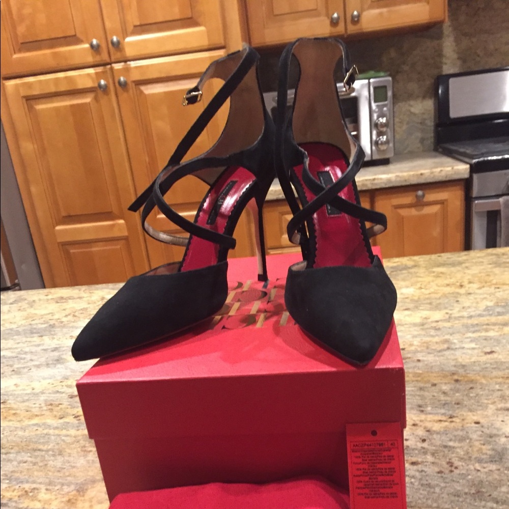 NWT Carolina Herrera black suede heels sz 40